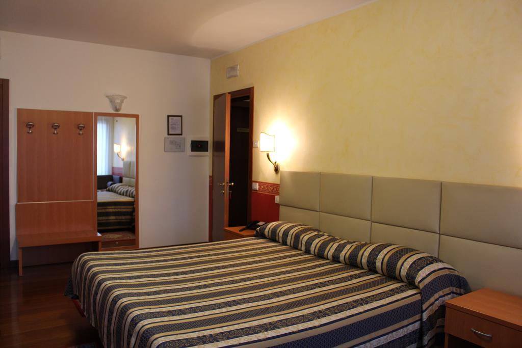 Hotel Ristorante Dotto Varago Экстерьер фото